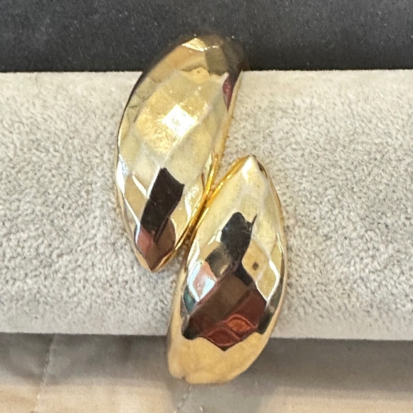 Gold Tone, Hinged Bangle Bracelet, Faceted Bypass Design. Vintage. - Picture 4 of 7